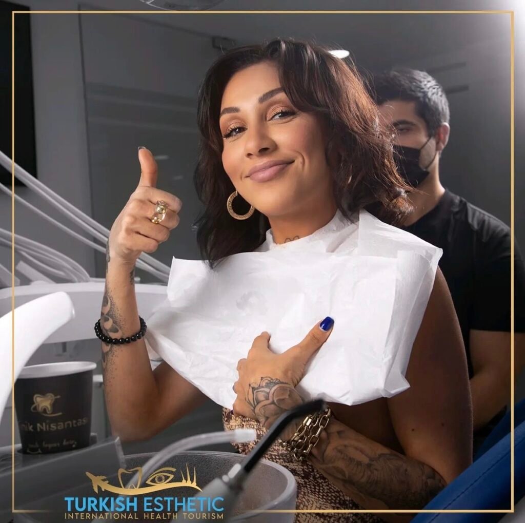 Photo de Rawel Saidi après pose de facette dentaire à la clinique dentaire Turkish Esthetic